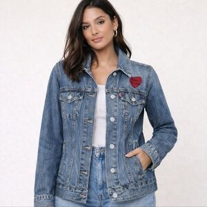 ⭐️Host Pick ⭐️Levi's Straus | Trucker Blue Jean Jacket Heart Design